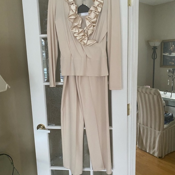 2 piece pant and top - Picture 2 of 5